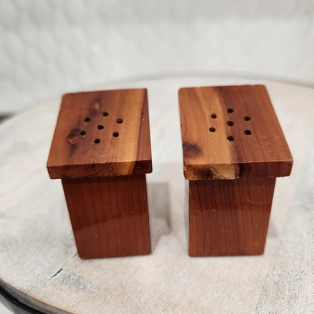 VTG‎ Wood Ceramic Outhouse Salt Pepper Shakers Ma Pa Boot Hill Dodge City Kansas